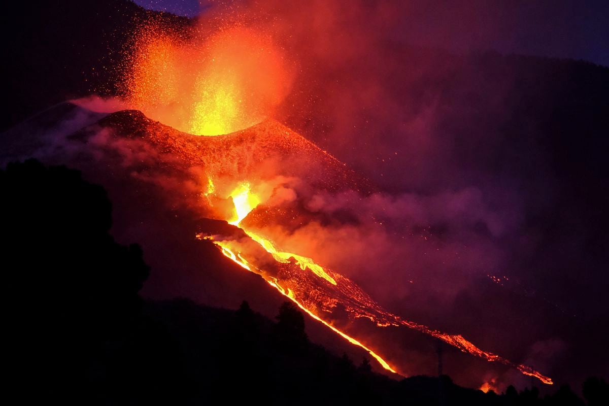 Lava enfriándose en medio ambiente natural