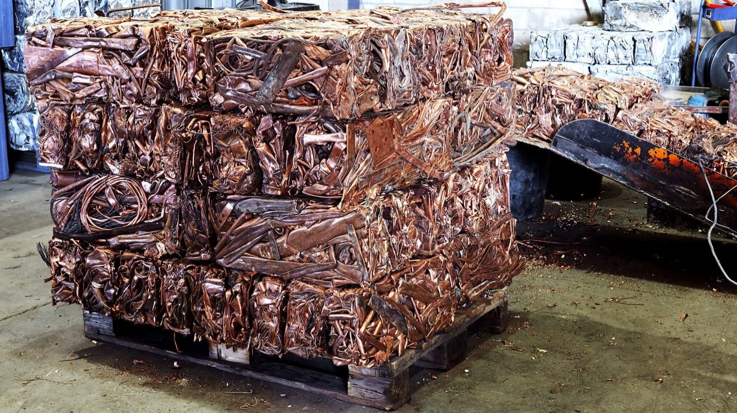 Cobre reciclado en proceso de fundición