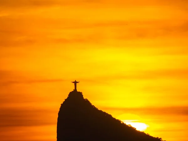Vista panorámica del Cristo Redentor al atardecer