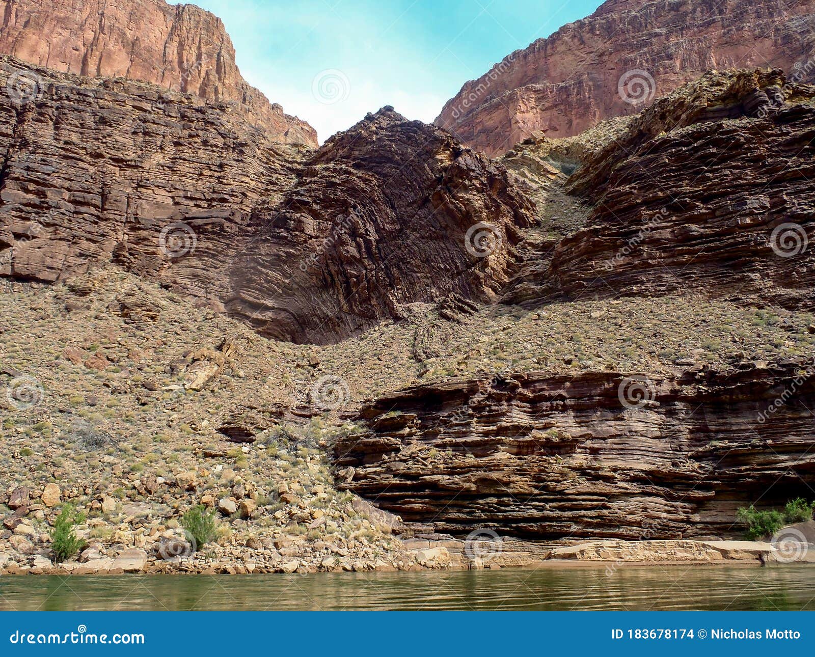Falla geológica en el Gran Cañón