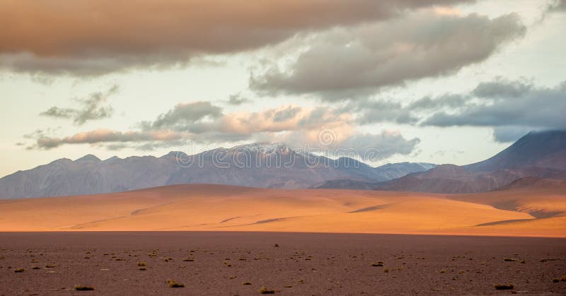 Desierto de Atacama bajo el sol